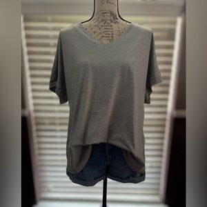 SHEIN LUNE Plus V-Neck Tee